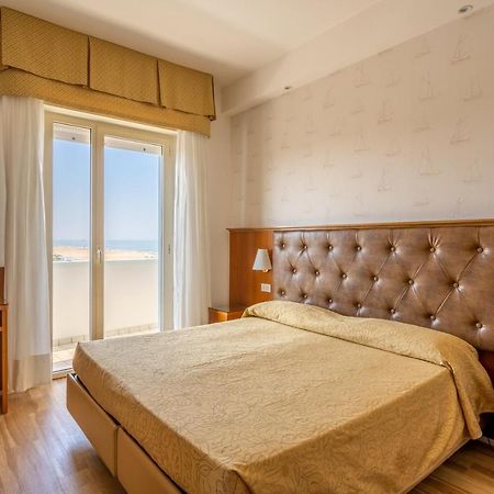 Hotel Astor Rimini Ngoại thất bức ảnh