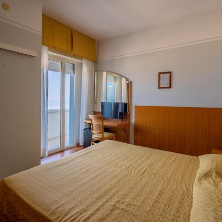Hotel Astor Rimini Ngoại thất bức ảnh