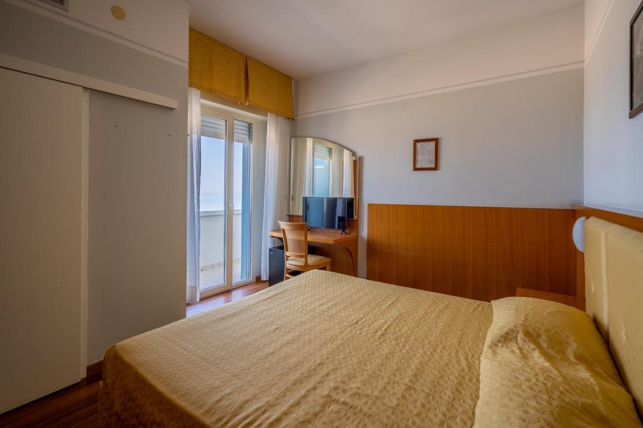 Hotel Astor Rimini Ngoại thất bức ảnh