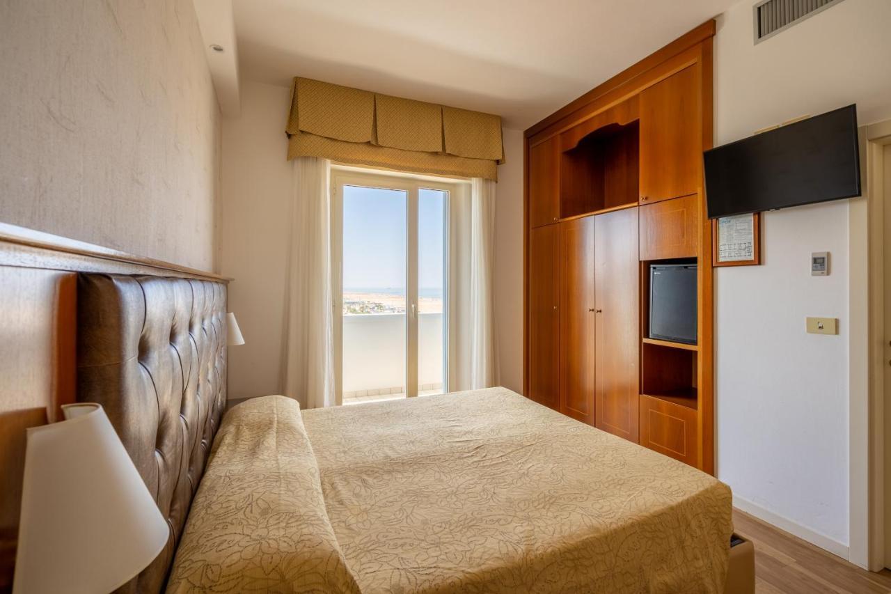 Hotel Astor Rimini Ngoại thất bức ảnh