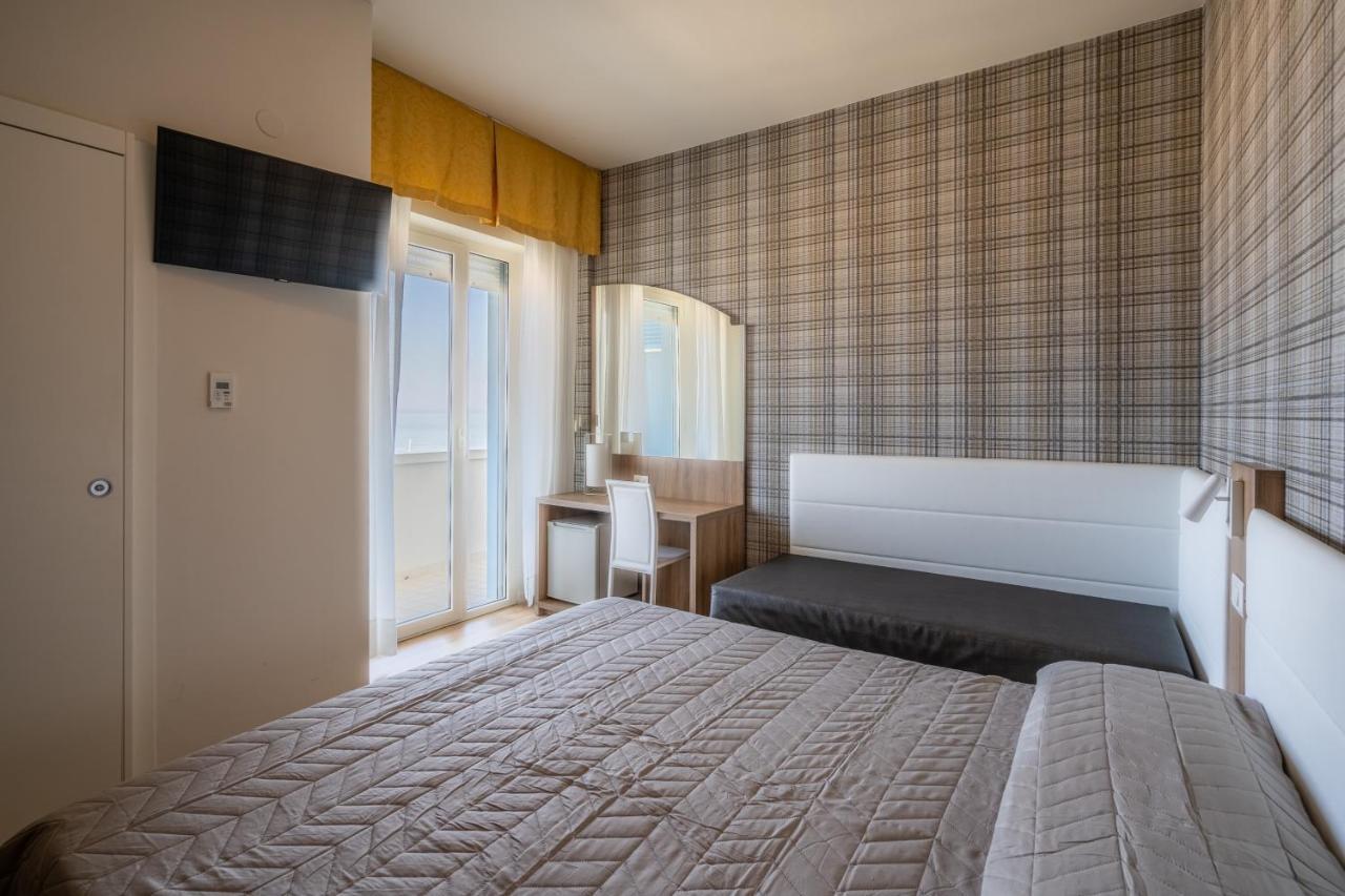 Hotel Astor Rimini Ngoại thất bức ảnh