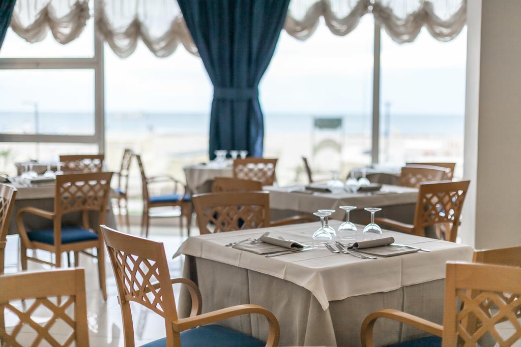 Hotel Astor Rimini Ngoại thất bức ảnh