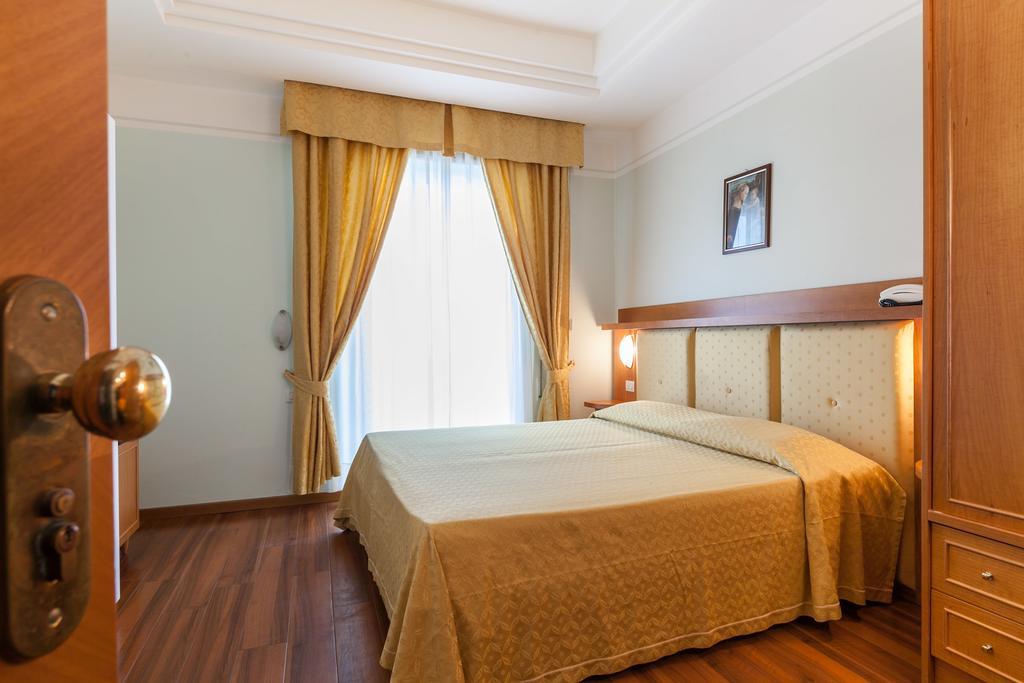 Hotel Astor Rimini Ngoại thất bức ảnh