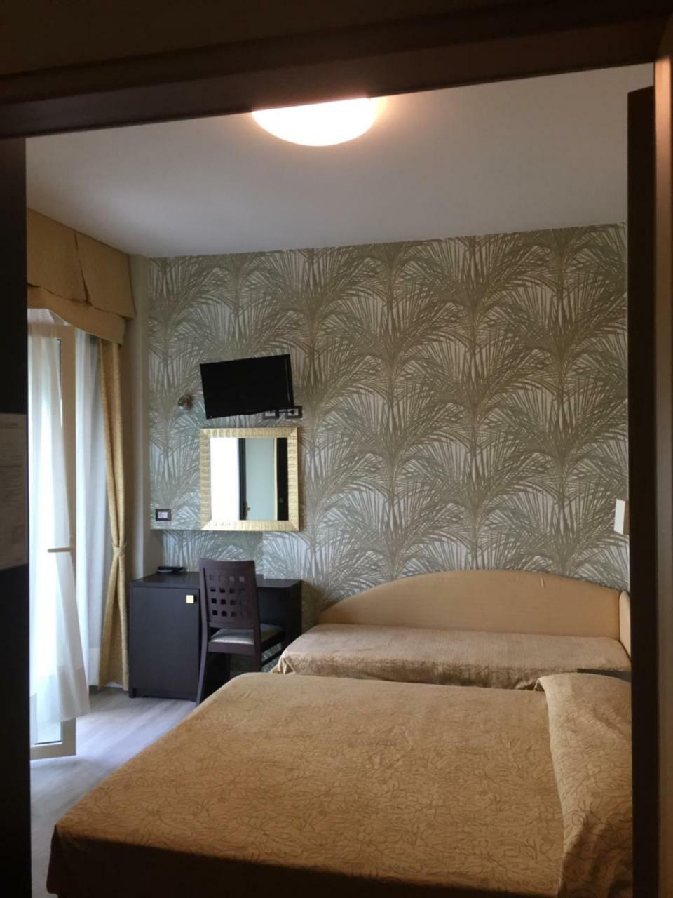 Hotel Astor Rimini Ngoại thất bức ảnh