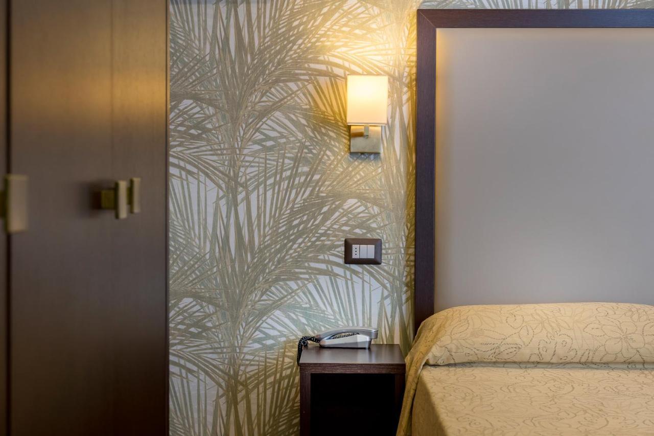 Hotel Astor Rimini Ngoại thất bức ảnh
