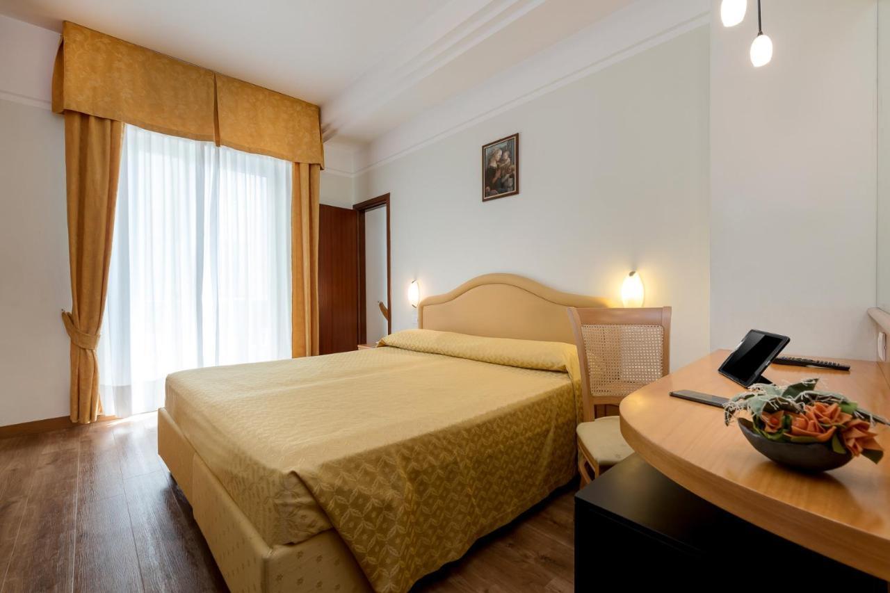 Hotel Astor Rimini Ngoại thất bức ảnh