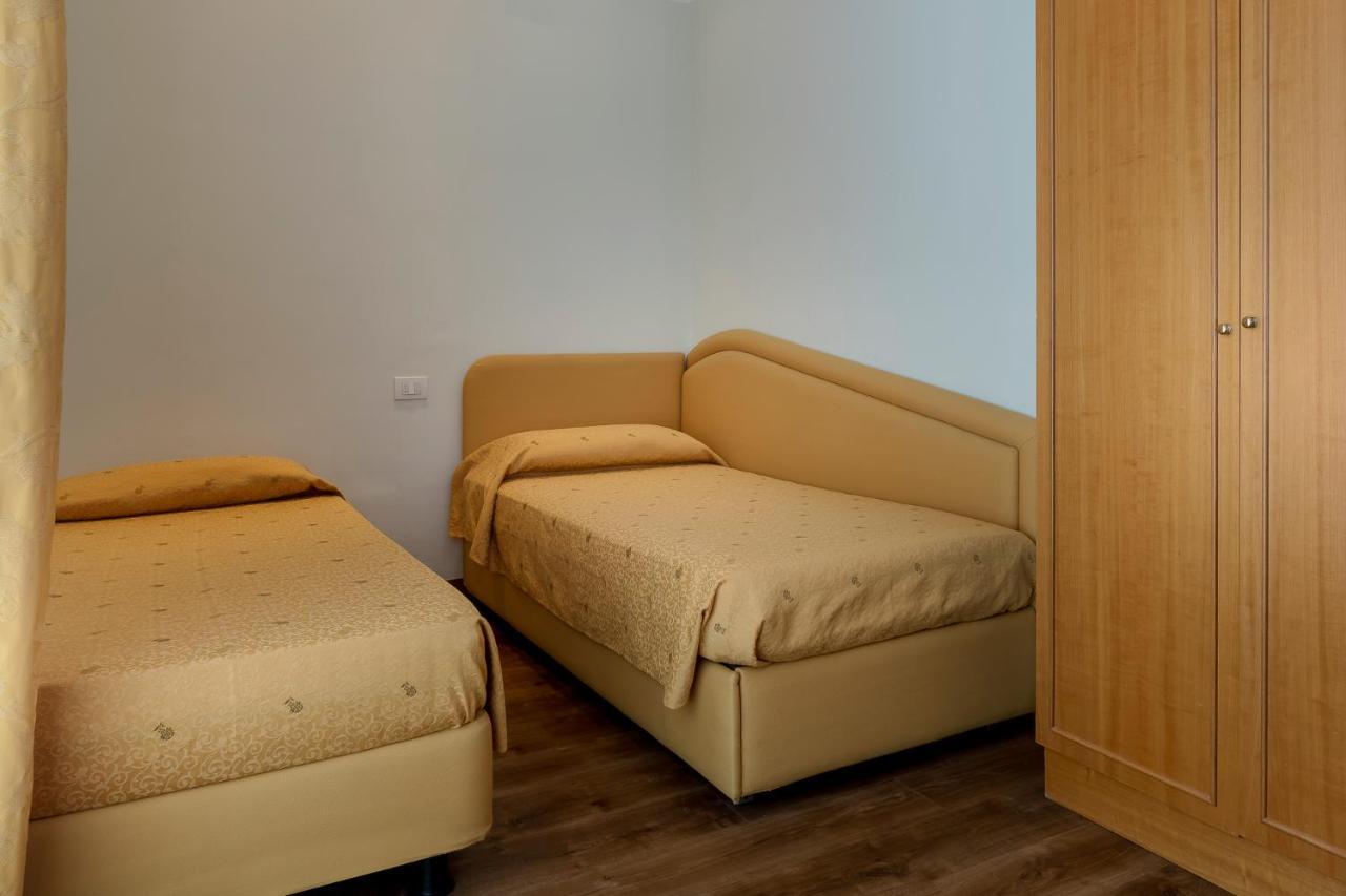 Hotel Astor Rimini Ngoại thất bức ảnh