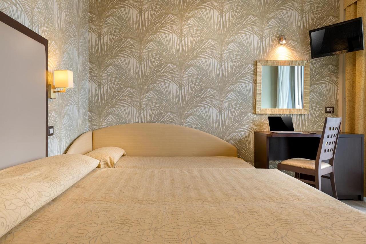 Hotel Astor Rimini Ngoại thất bức ảnh