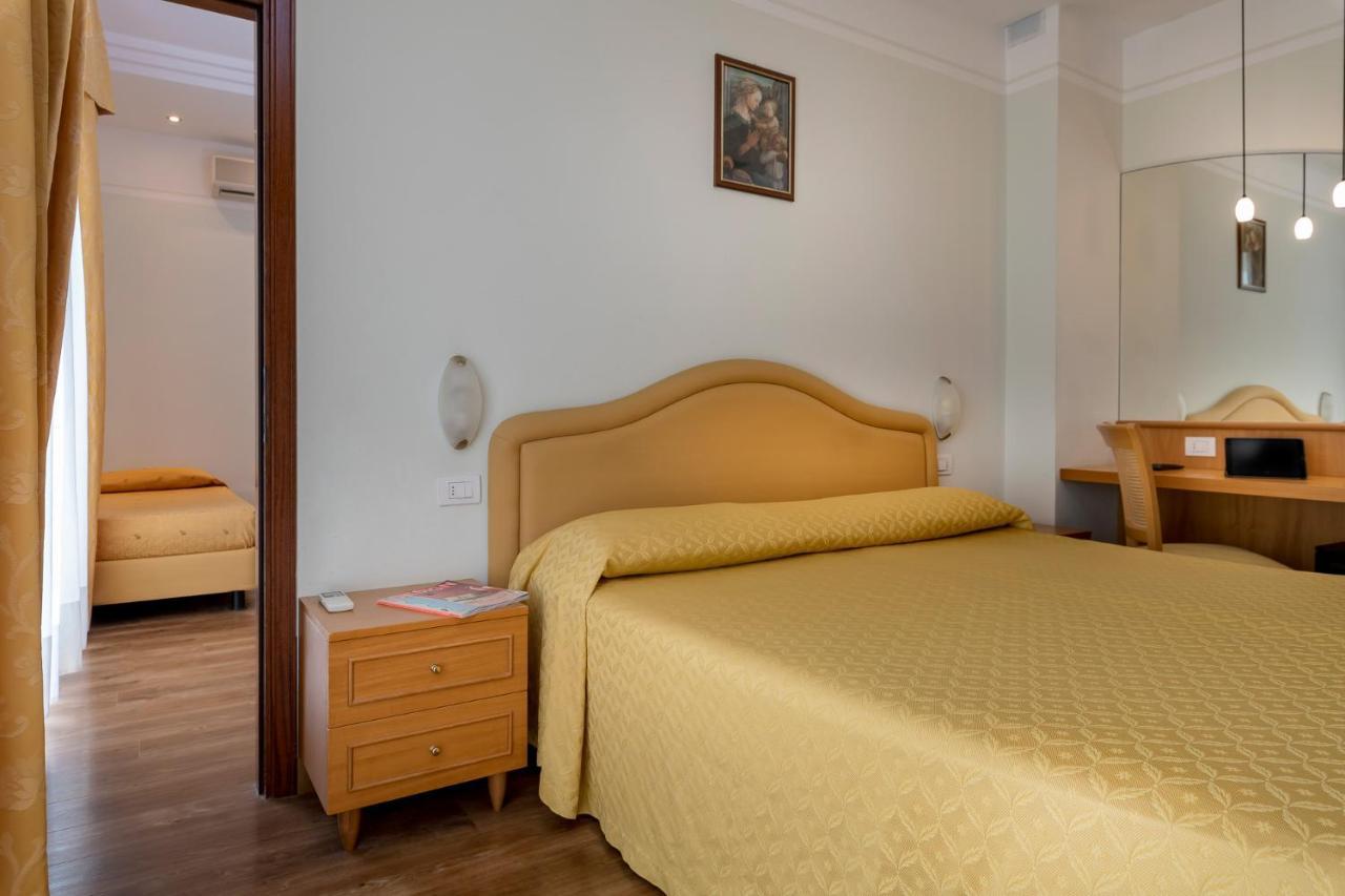 Hotel Astor Rimini Ngoại thất bức ảnh